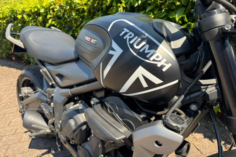 TRIUMPH TRIDENT 660