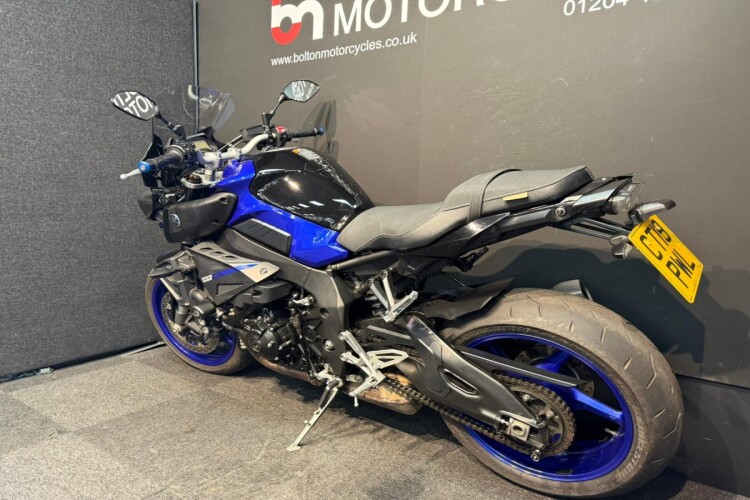 YAMAHA MT-10