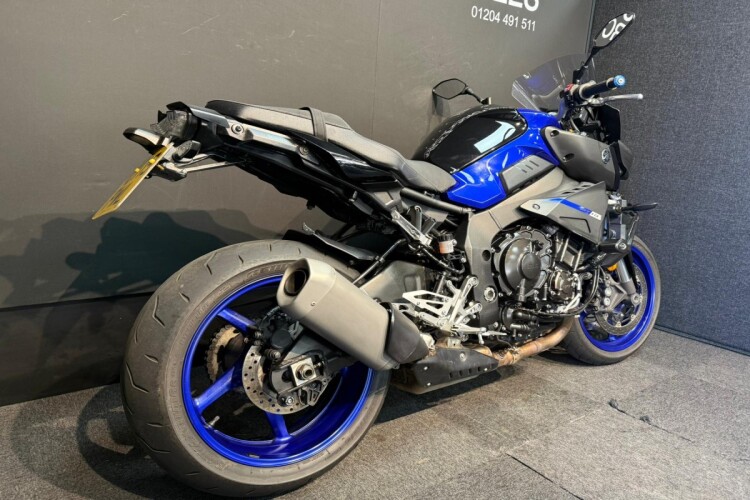 YAMAHA MT-10