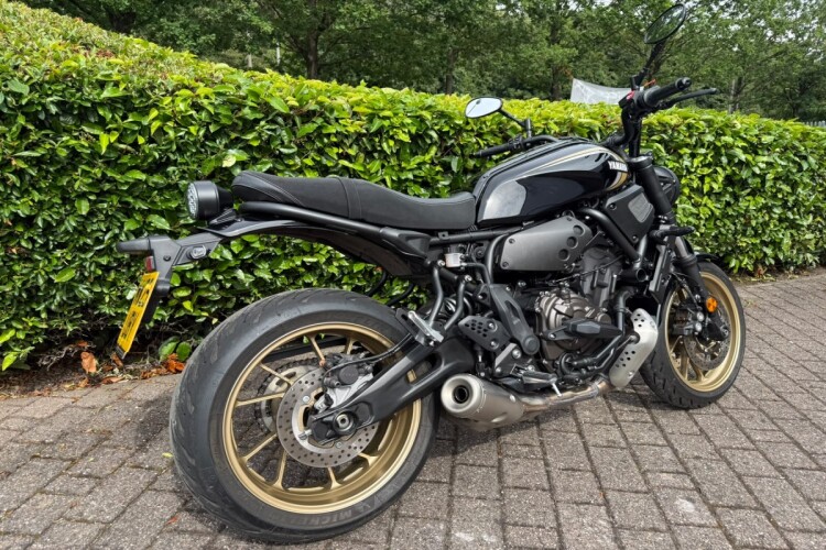 YAMAHA XSR700