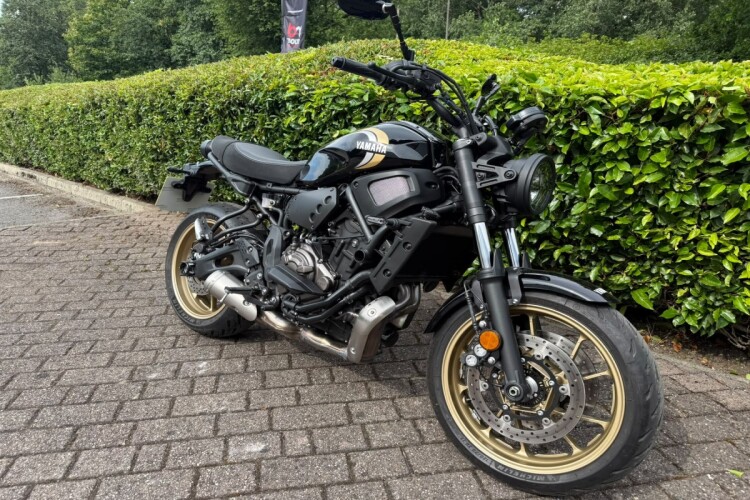 YAMAHA XSR700