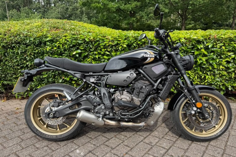 YAMAHA XSR700