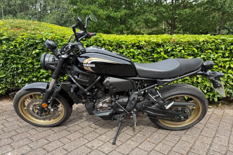 YAMAHA XSR700