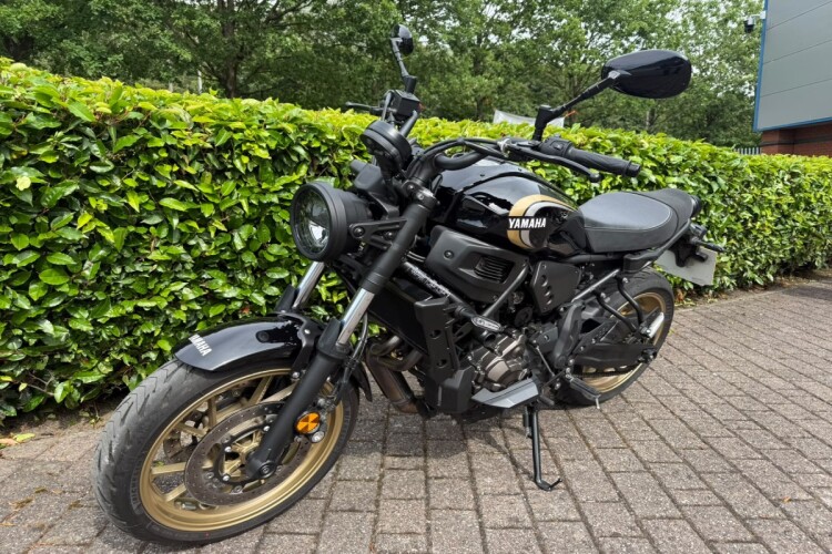 YAMAHA XSR700