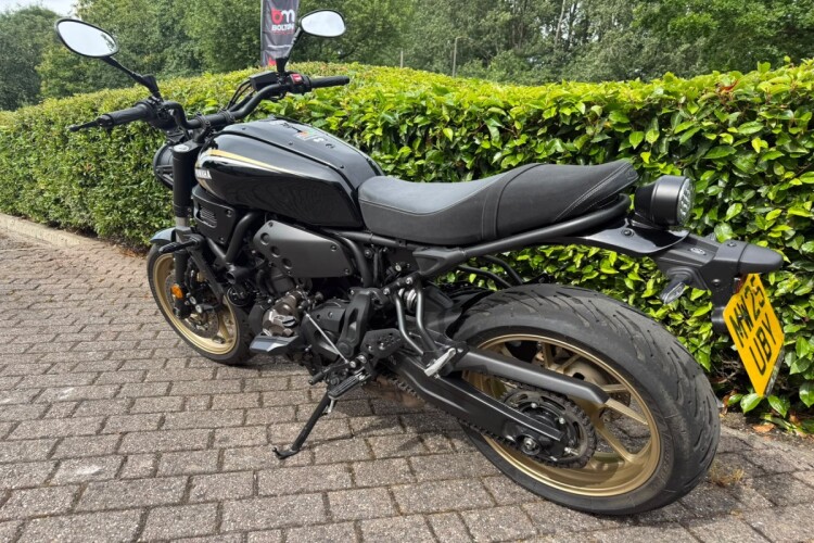 YAMAHA XSR700