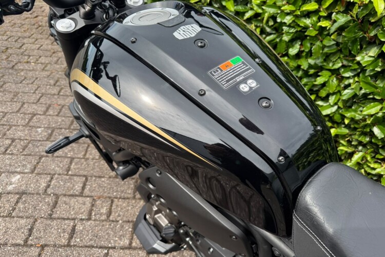 YAMAHA XSR700
