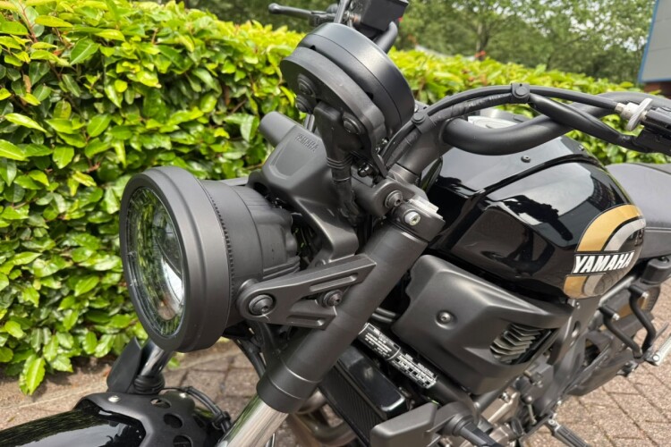 YAMAHA XSR700