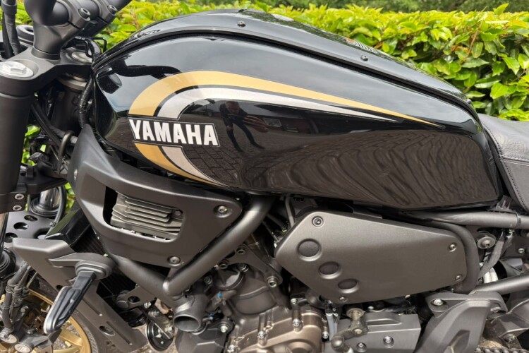 YAMAHA XSR700