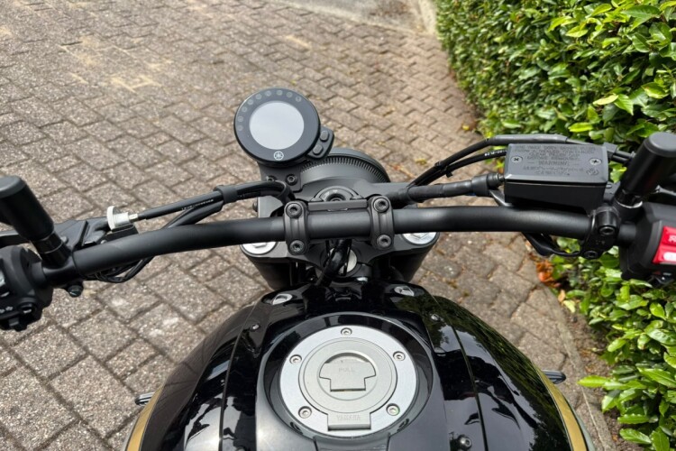 YAMAHA XSR700