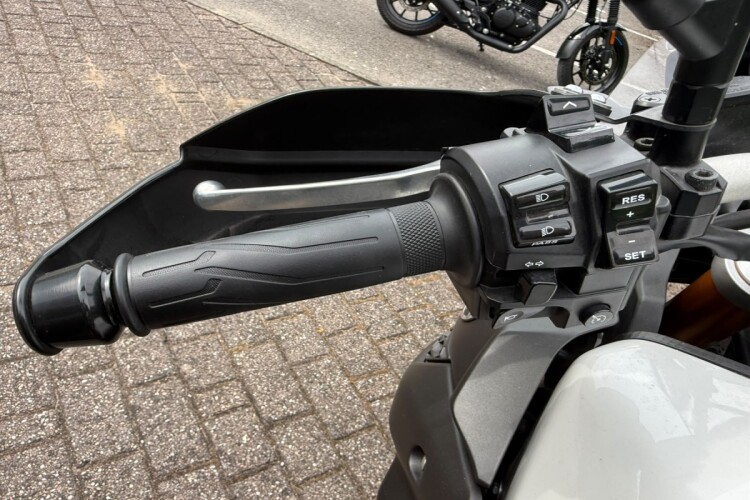 YAMAHA XT1200 SUPER TENERE