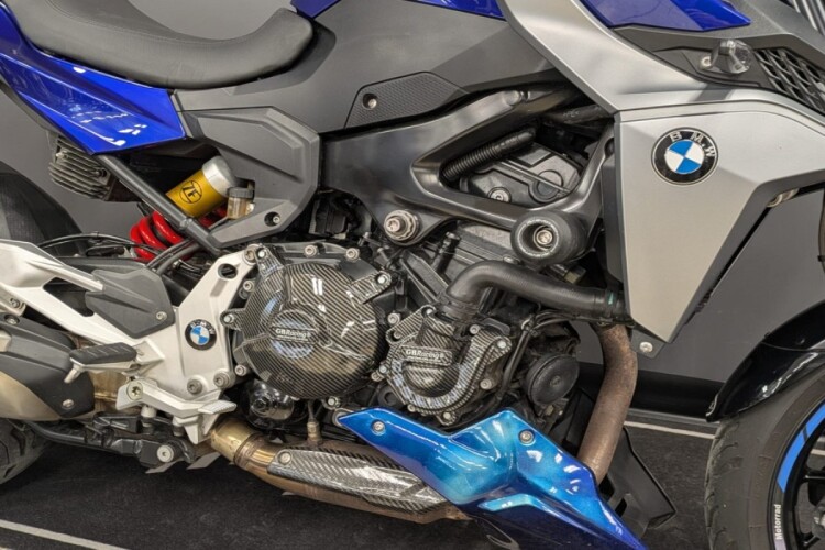 BMW F900R