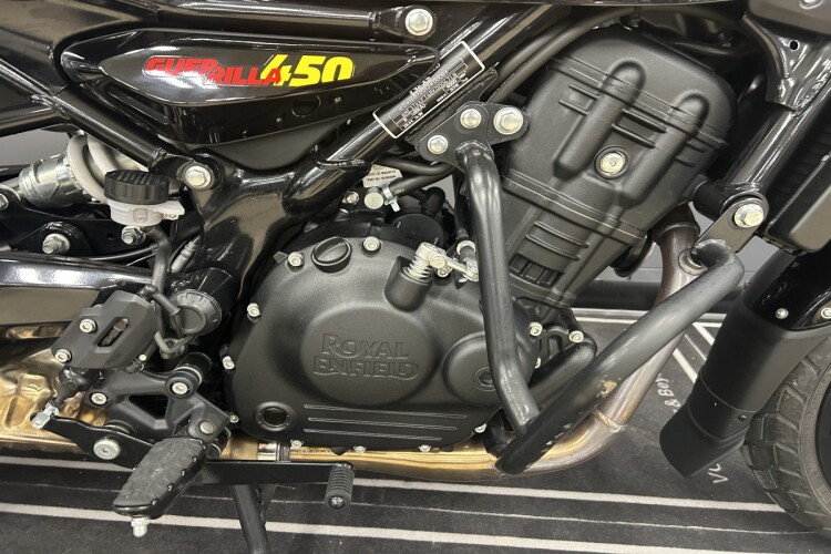 ROYAL ENFIELD GUERRILLA 450