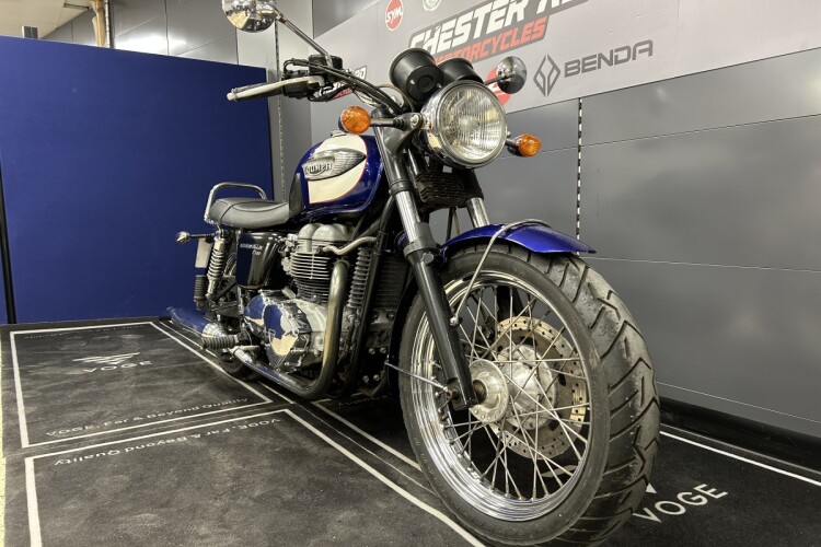TRIUMPH BONNEVILLE T100