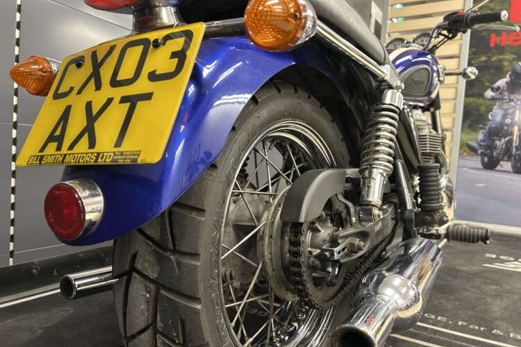 TRIUMPH BONNEVILLE T100