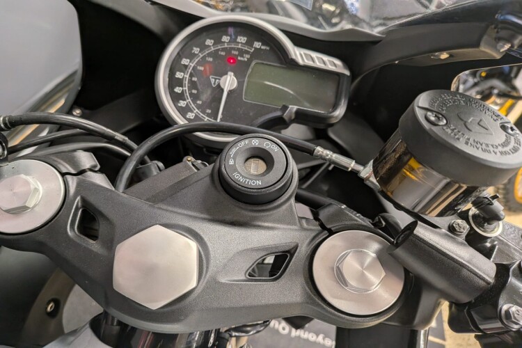 TRIUMPH T