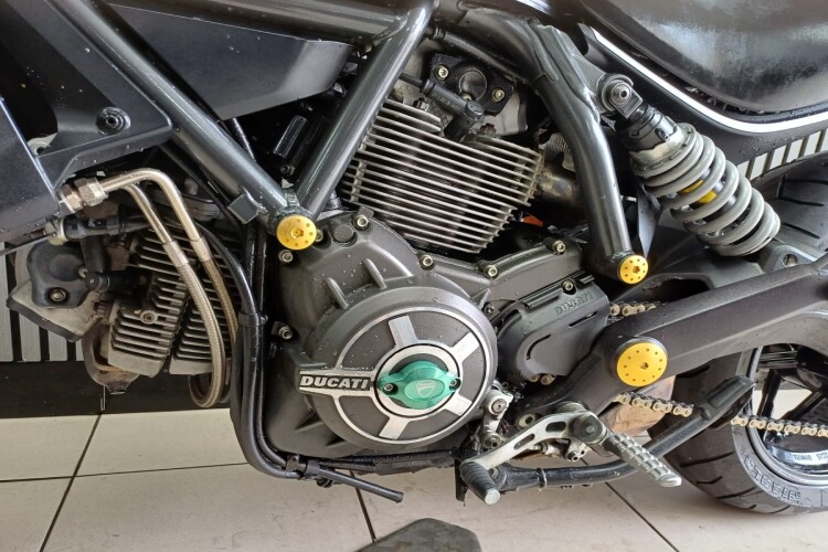 DUCATI SCRAMBLER 800