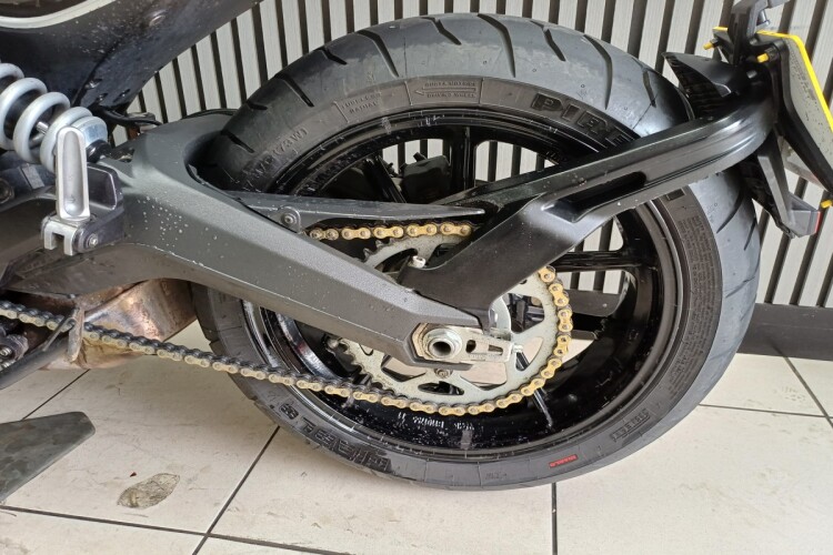 DUCATI SCRAMBLER 800