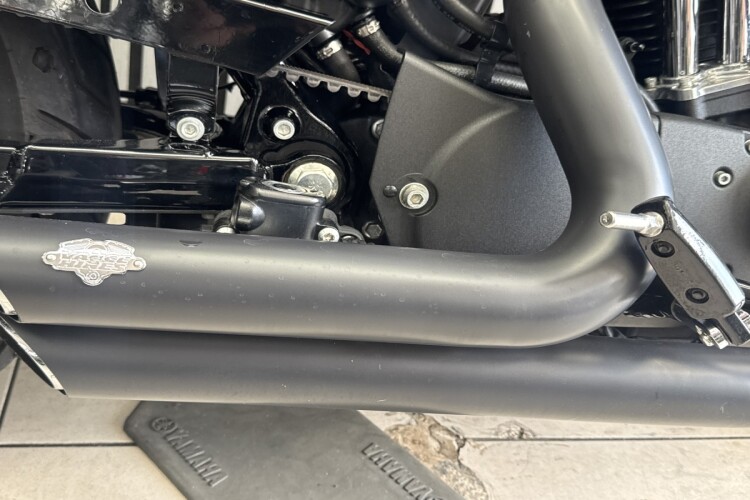 HARLEY DAVIDSON XL 883 N IRON 18