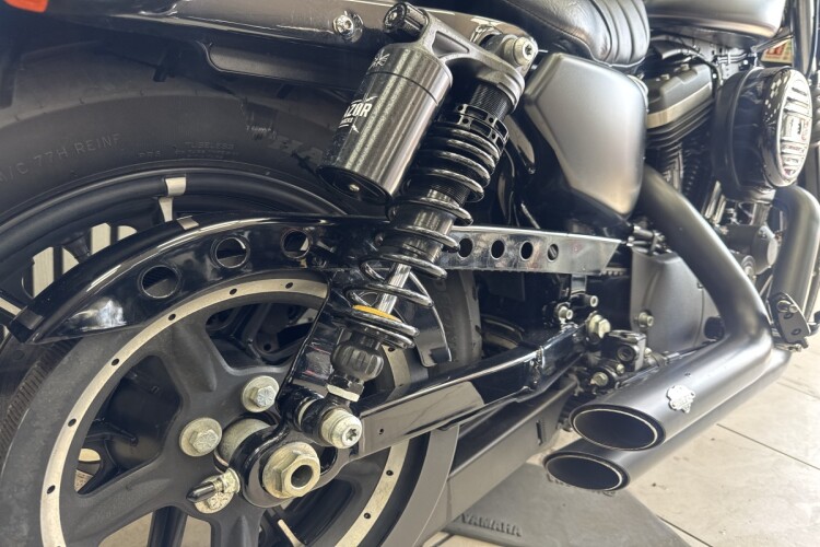 HARLEY DAVIDSON XL 883 N IRON 18