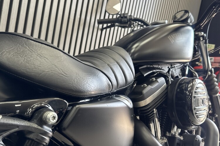 HARLEY DAVIDSON XL 883 N IRON 18