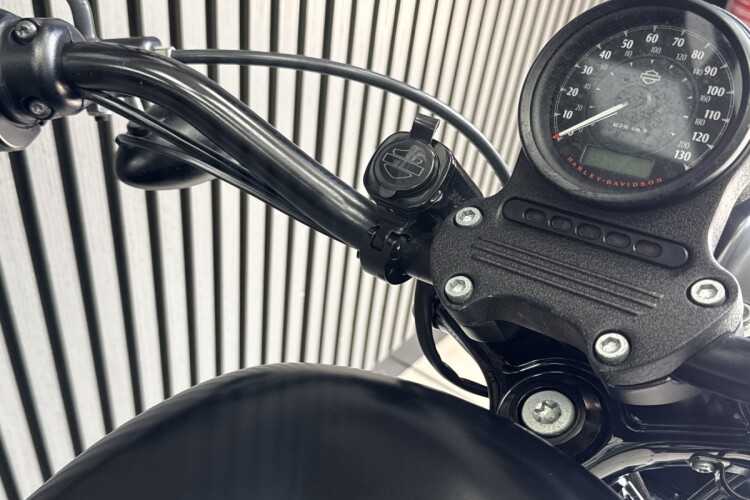 HARLEY DAVIDSON XL 883 N IRON 18