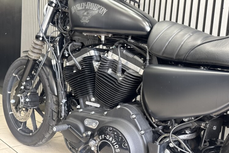 HARLEY DAVIDSON XL 883 N IRON 18