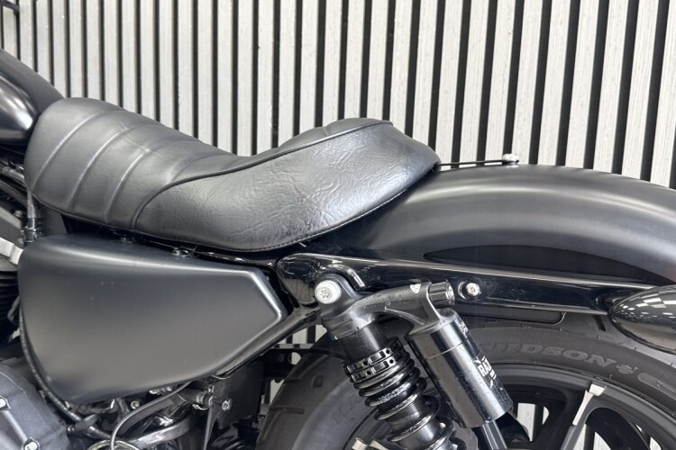 HARLEY DAVIDSON XL 883 N IRON 18