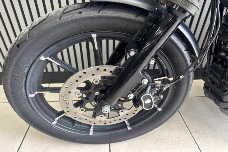 HARLEY DAVIDSON XL 883 N IRON 18