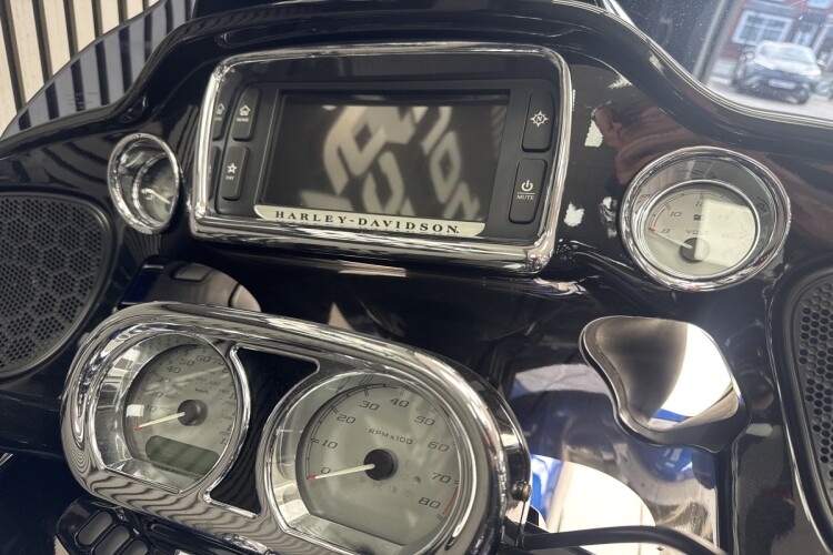 HARLEY-DAVIDSON STREET GLIDE SPECIAL