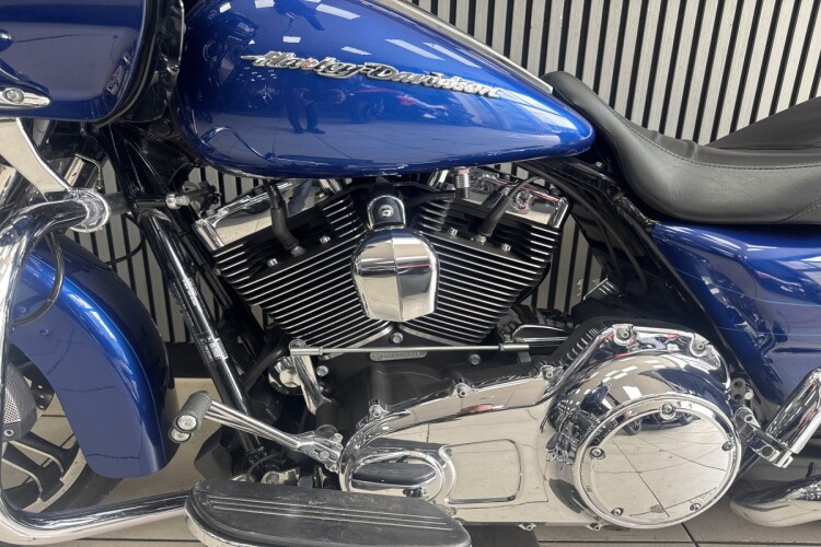 HARLEY-DAVIDSON STREET GLIDE SPECIAL