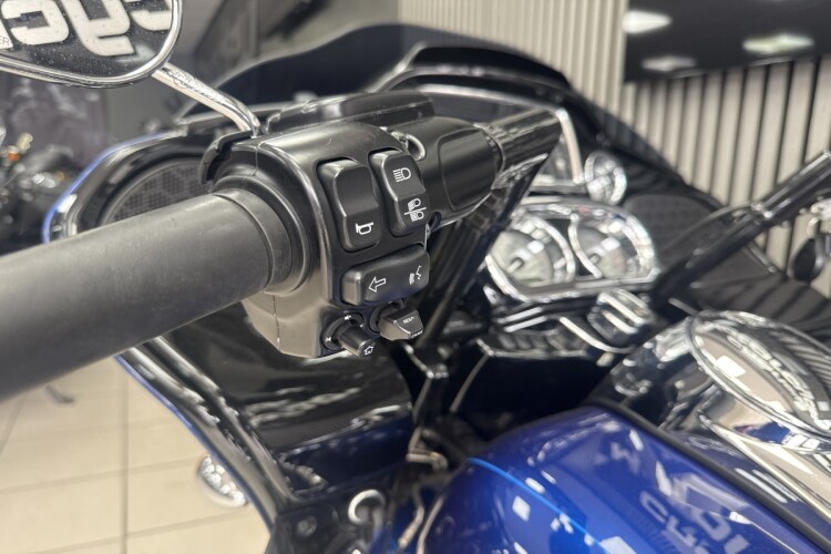 HARLEY-DAVIDSON STREET GLIDE SPECIAL