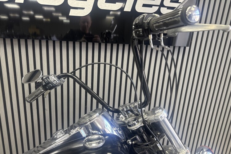 HARLEY-DAVIDSON SUPERGLIDE