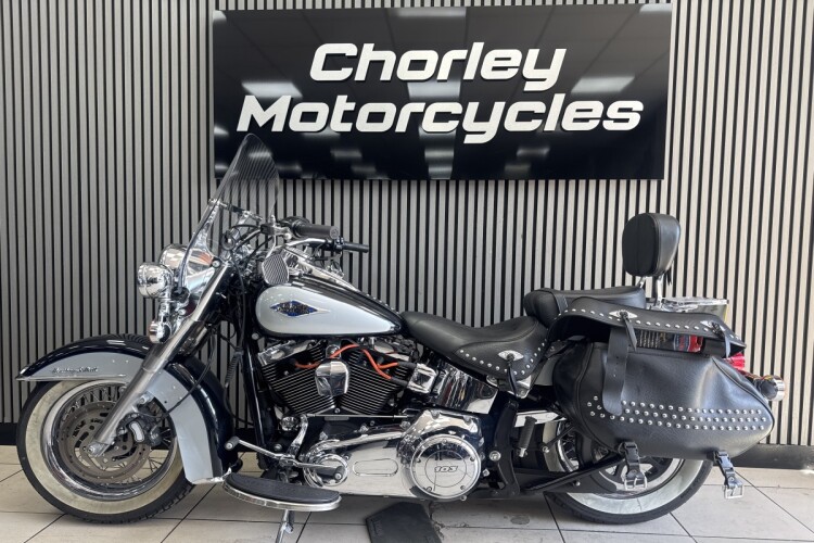HARLEY-DAVIDSON TOURING