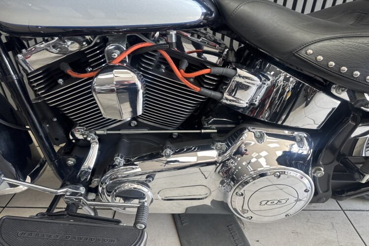 HARLEY-DAVIDSON TOURING