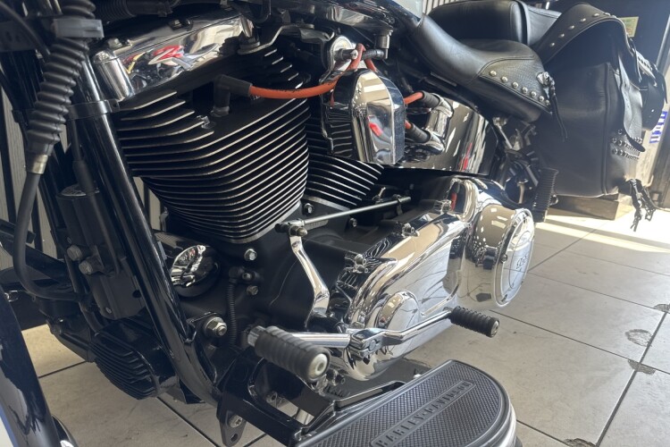HARLEY-DAVIDSON TOURING