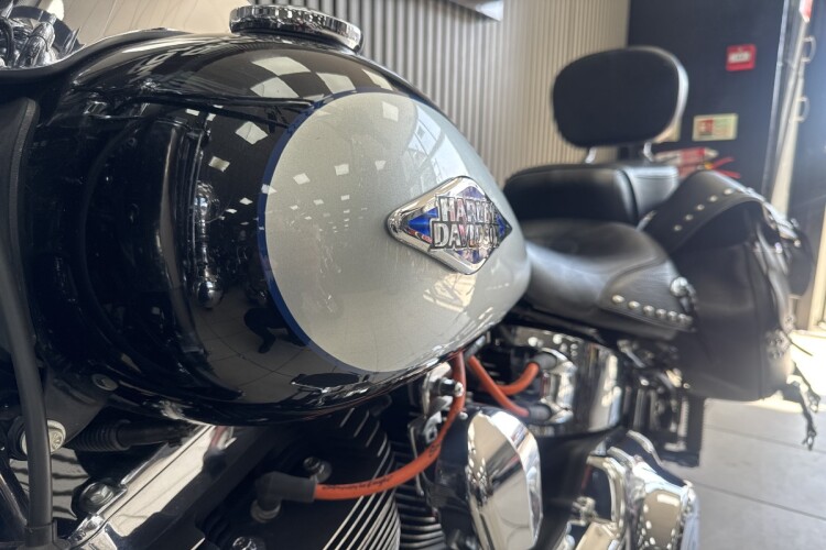 HARLEY-DAVIDSON TOURING