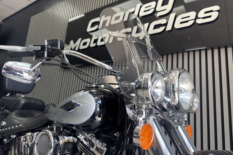 HARLEY-DAVIDSON TOURING