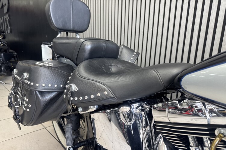 HARLEY-DAVIDSON TOURING