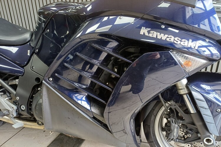 KAWASAKI 1400 GTR