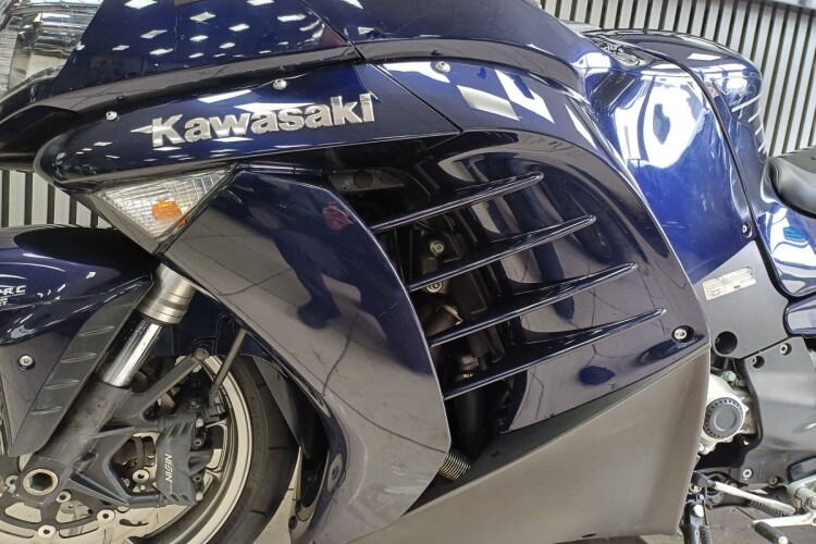 KAWASAKI 1400 GTR