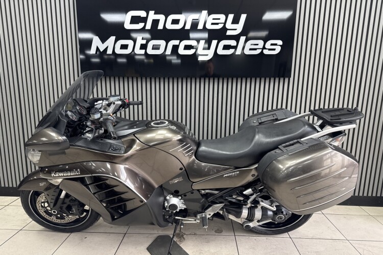 KAWASAKI 1400 GTR