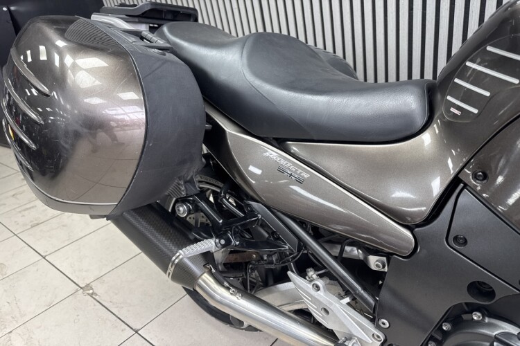 KAWASAKI 1400 GTR