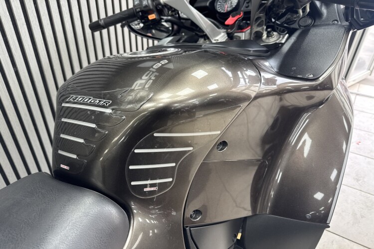 KAWASAKI 1400 GTR