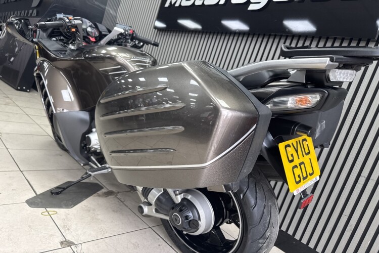 KAWASAKI 1400 GTR