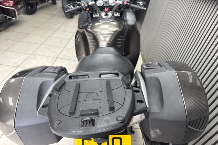 KAWASAKI 1400 GTR