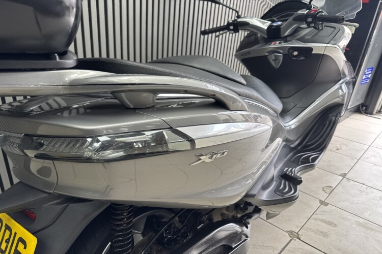 PIAGGIO X10 350