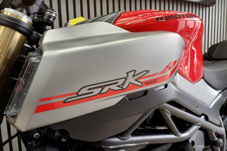 QJMOTOR SRK 900