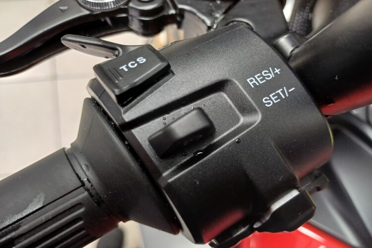 QJMOTOR SRK 900