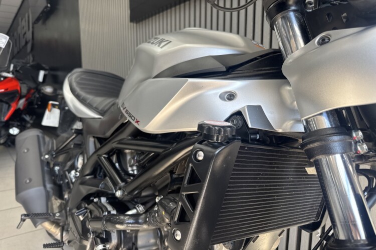 SUZUKI SV650
