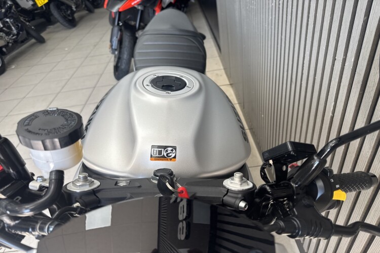 SUZUKI SV650